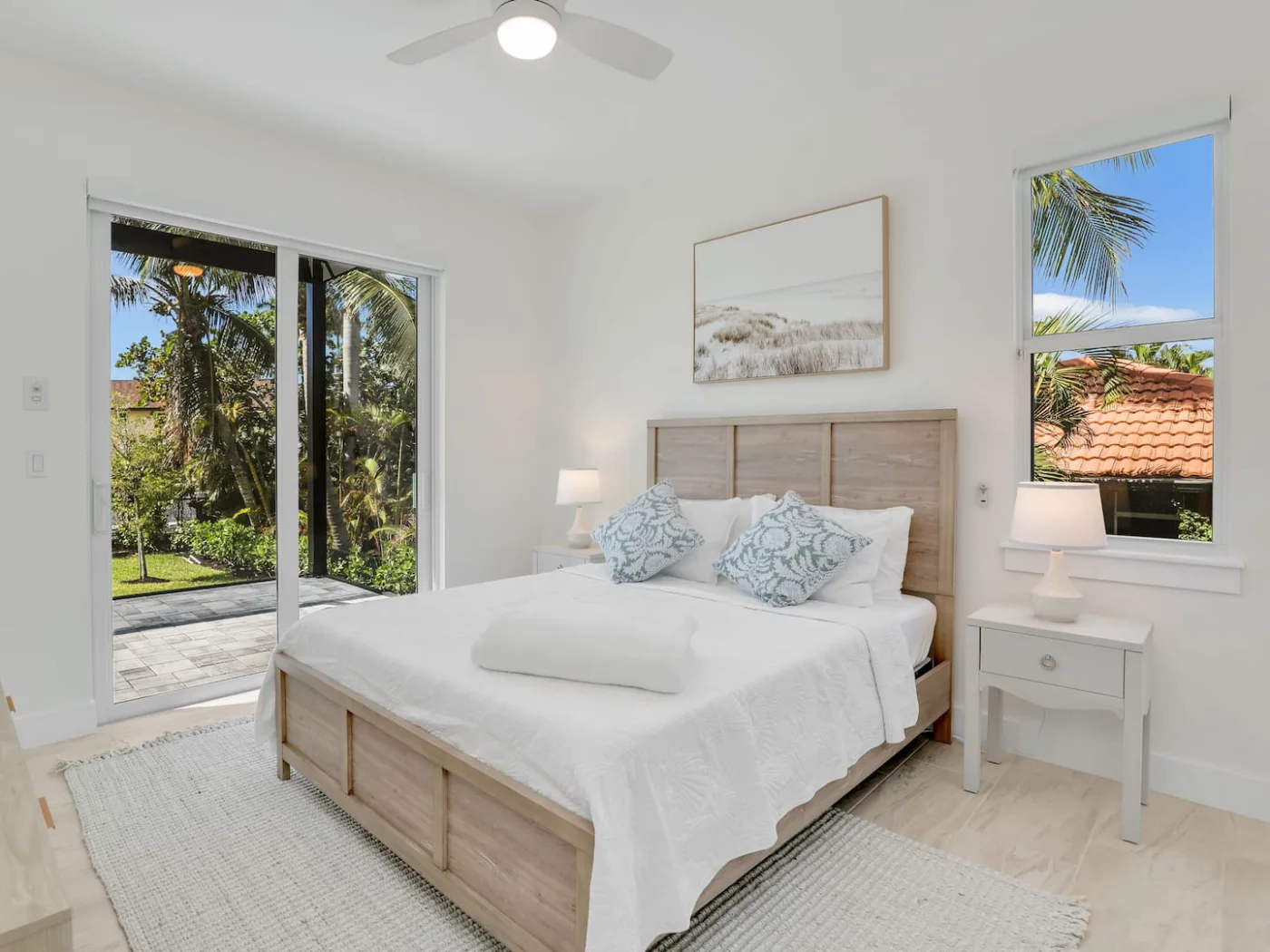 Dormitorio con vistas al jardín